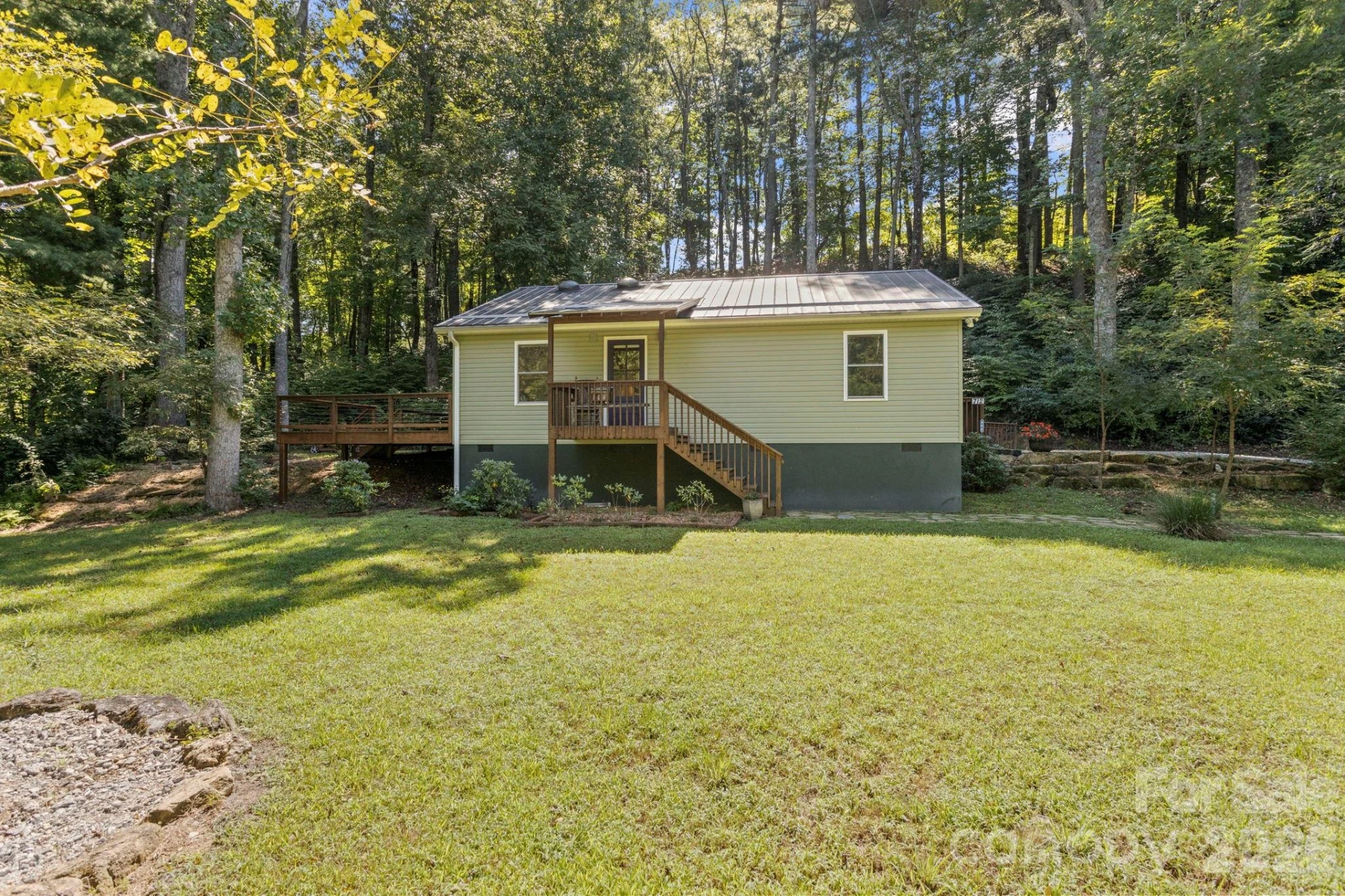400 Laurel Drive - Photo 3