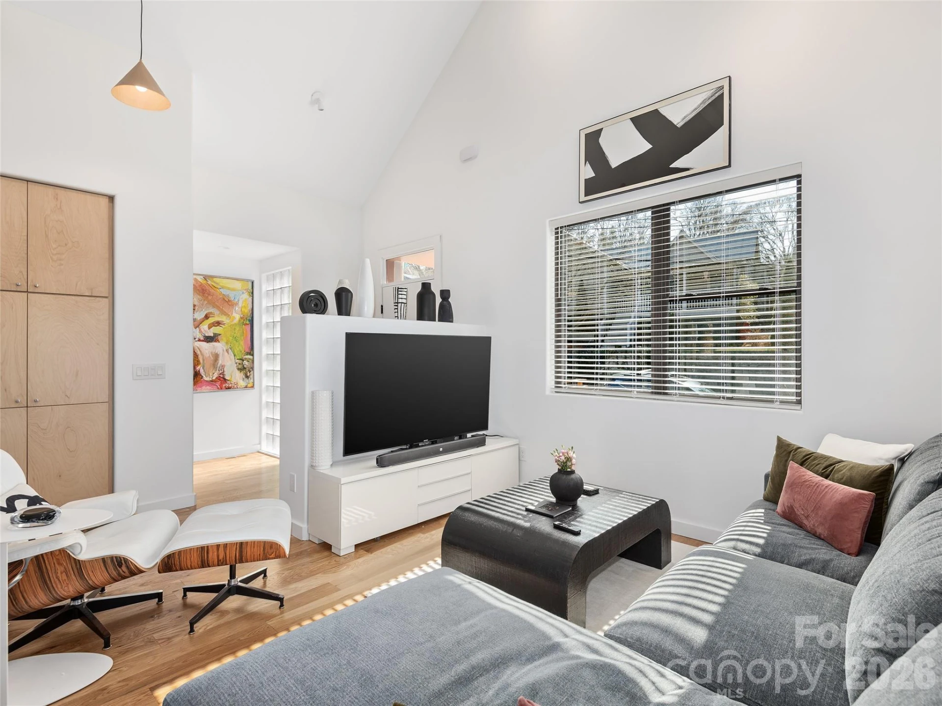 435 W Haywood Street - Photo 6