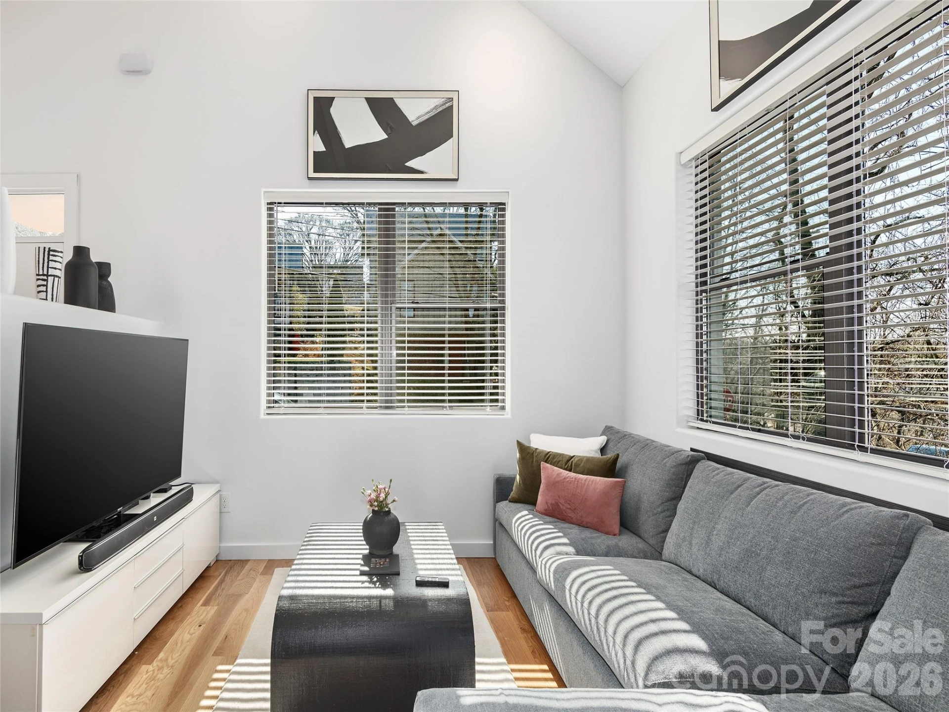435 W Haywood Street - Photo 7