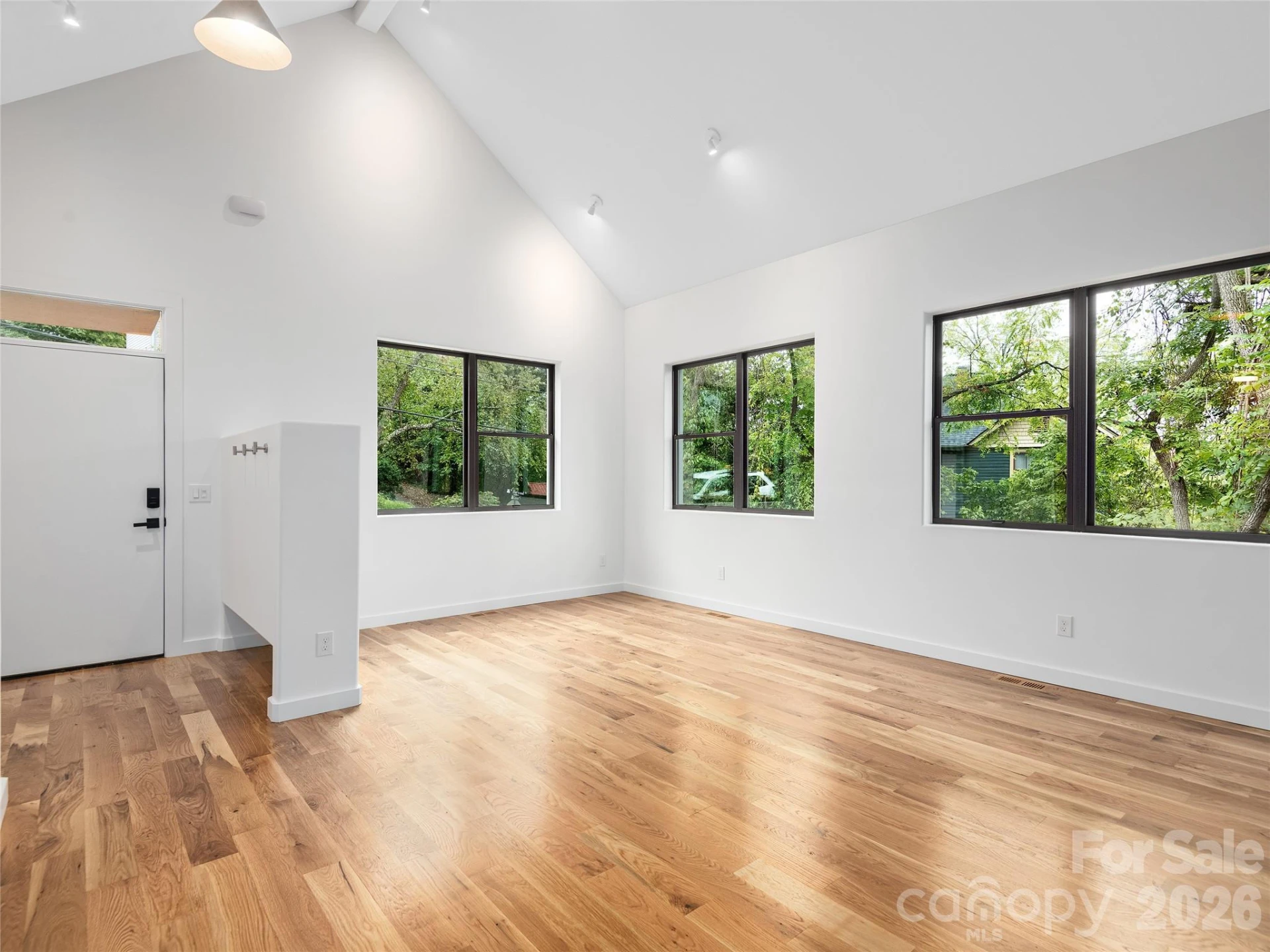435 W Haywood Street - Photo 9