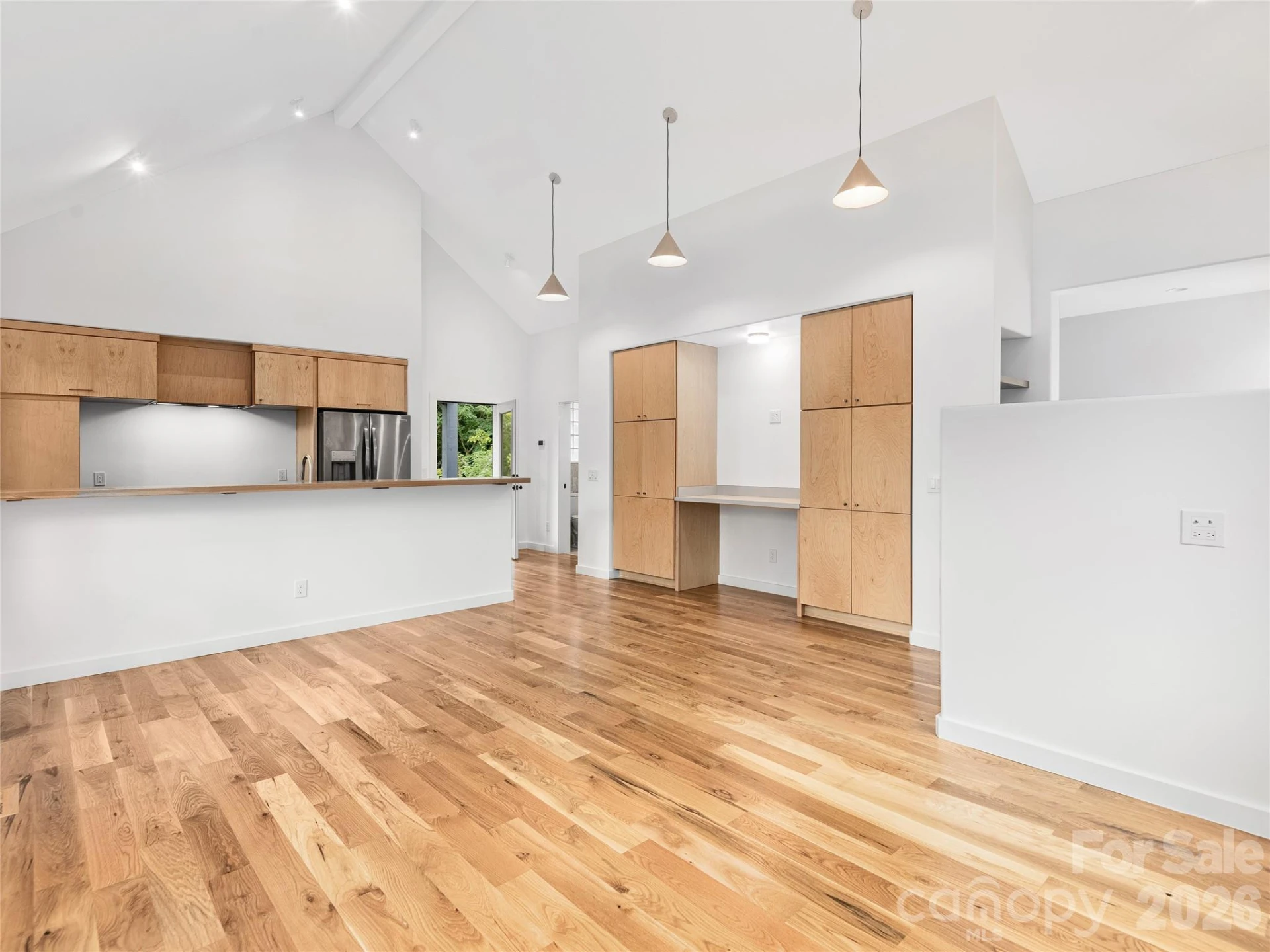 435 W Haywood Street - Photo 10