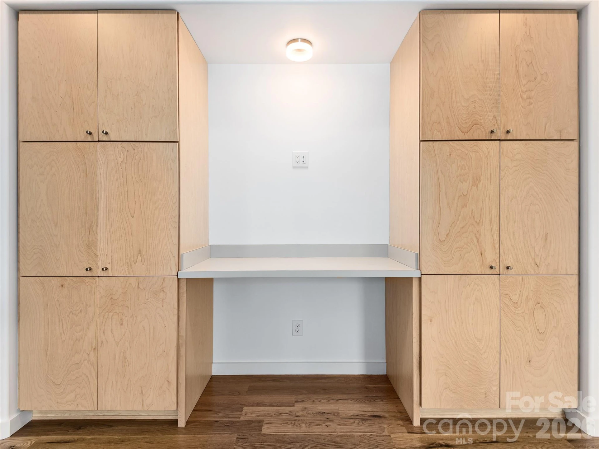435 W Haywood Street - Photo 14