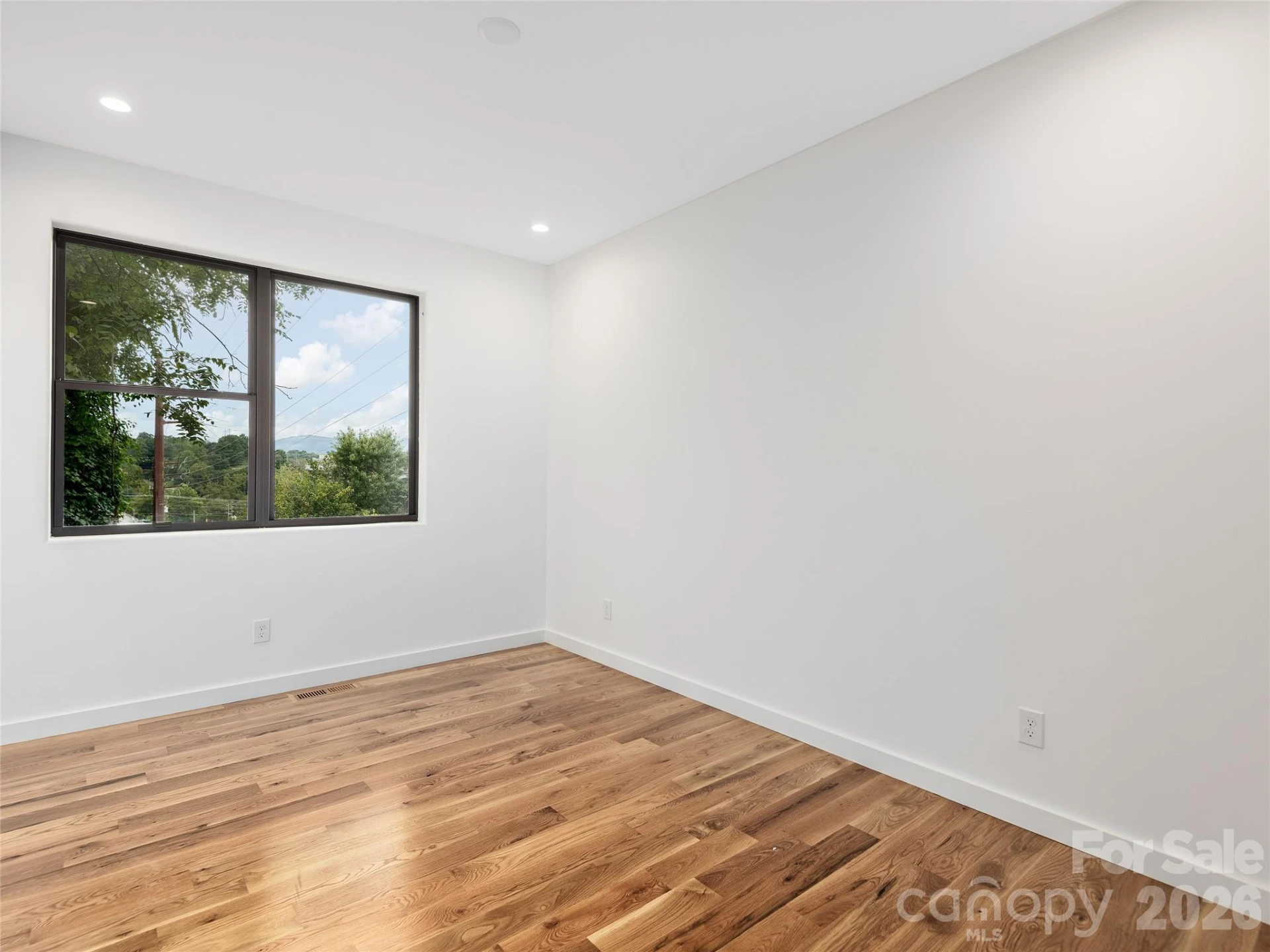 435 W Haywood Street - Photo 18