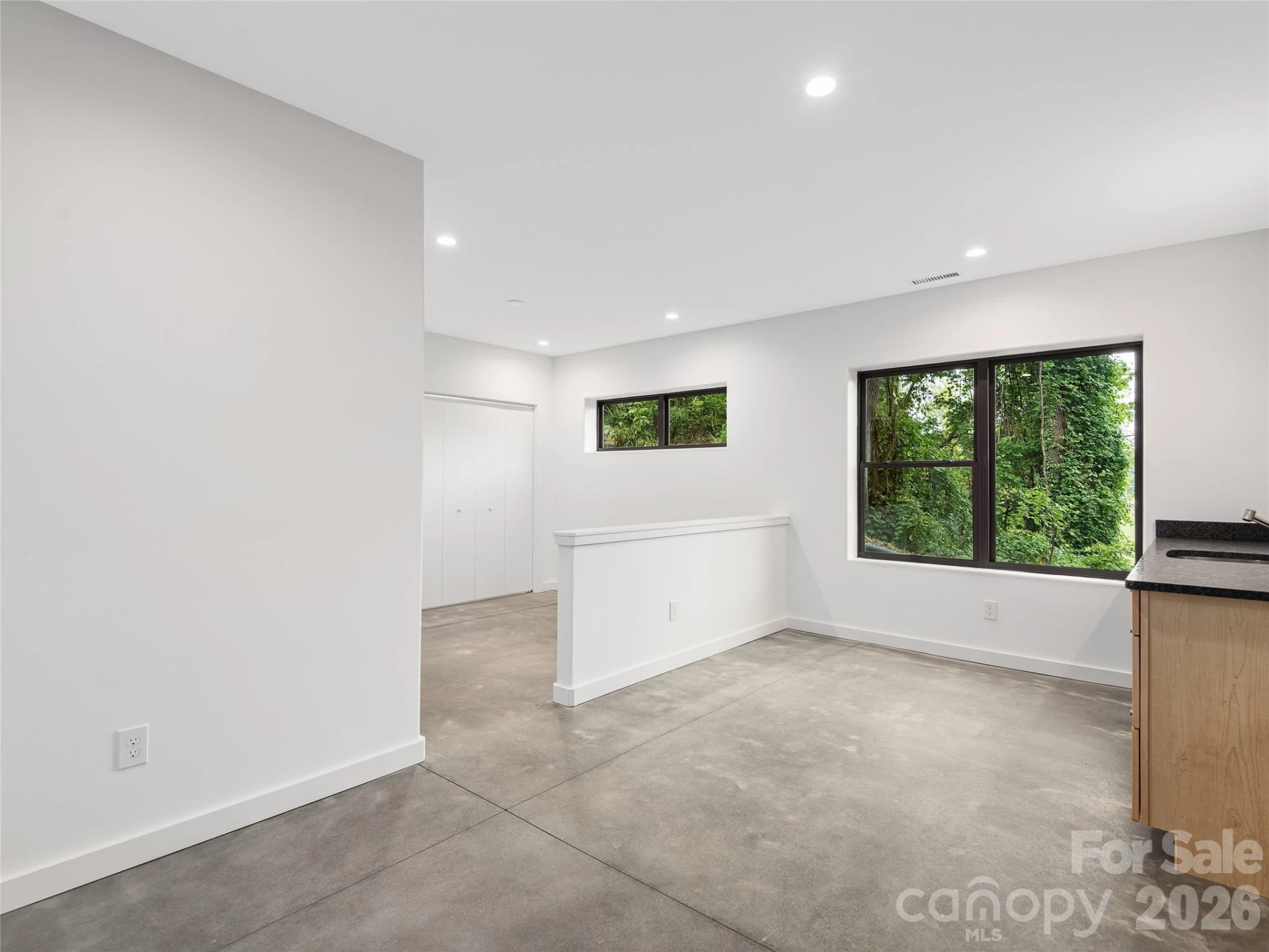 435 W Haywood Street - Photo 24