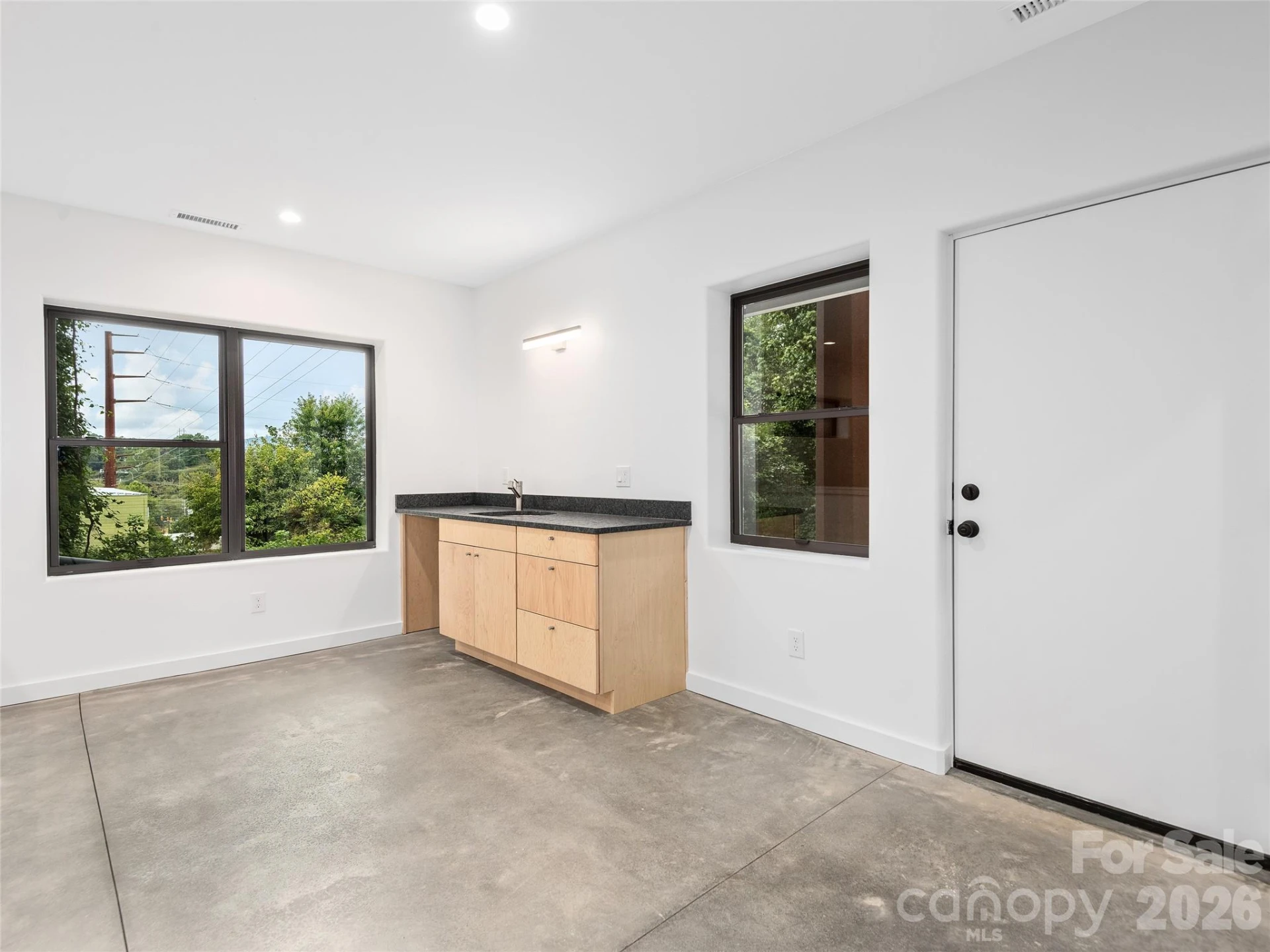 435 W Haywood Street - Photo 25