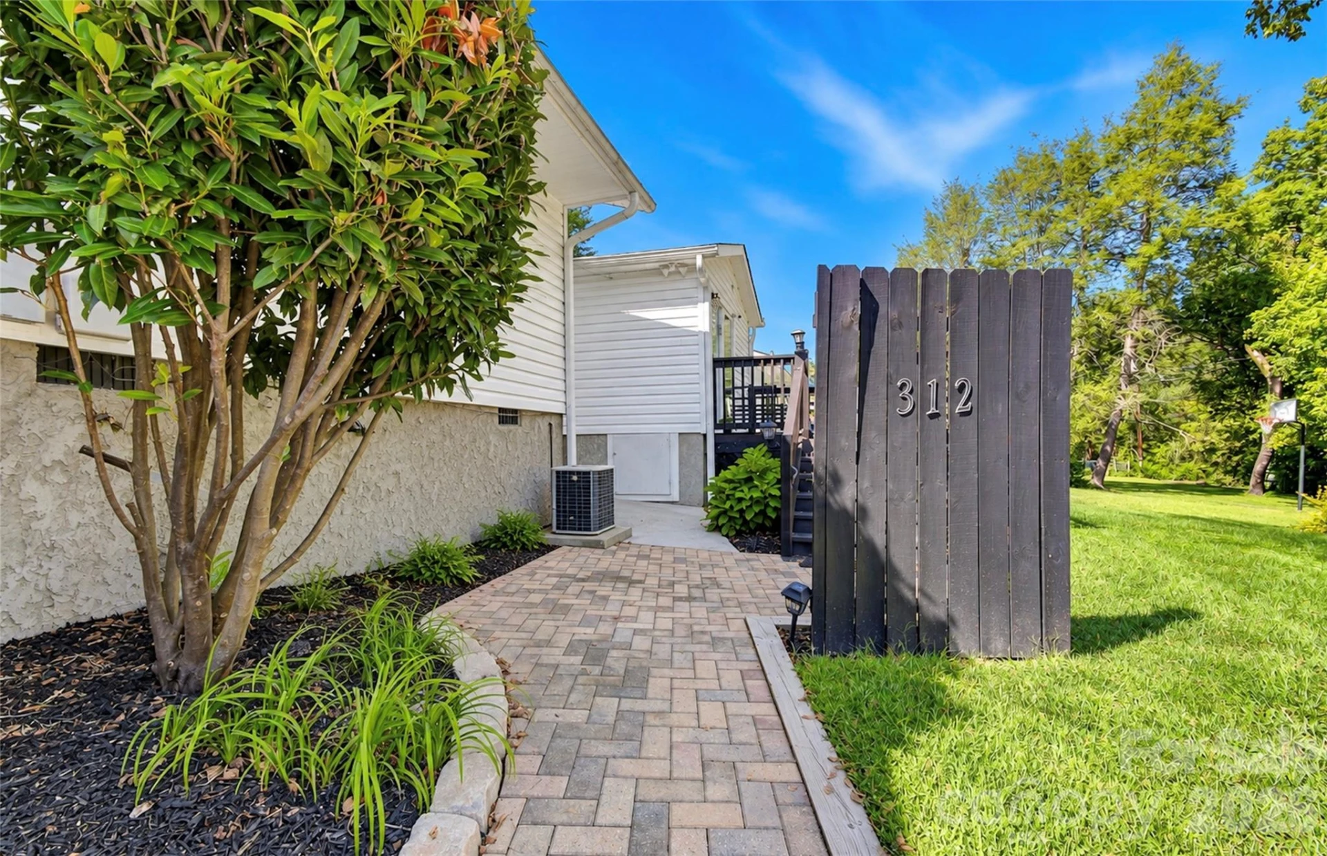312 Jack Street - Photo 23