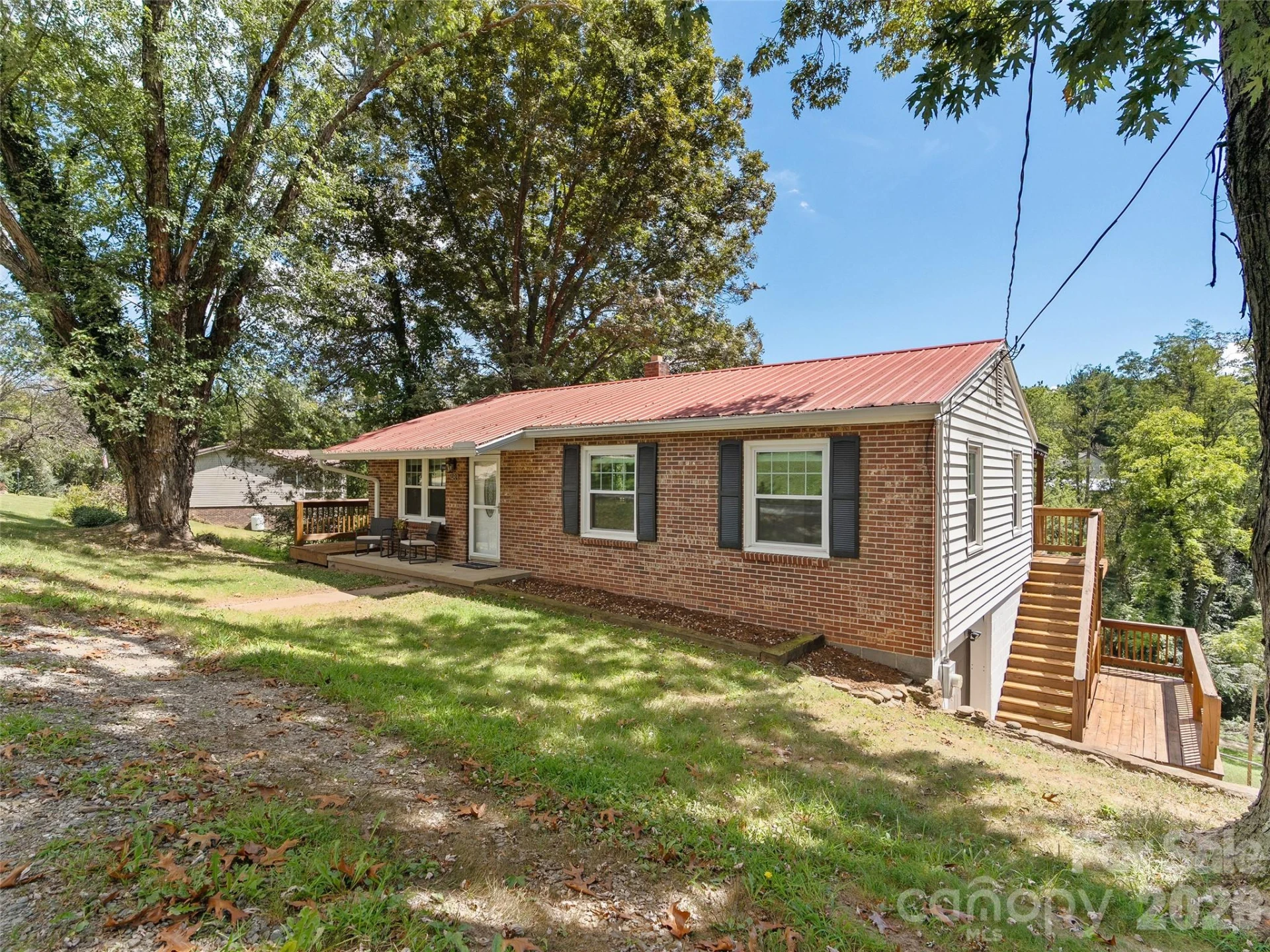 483 Thompson Street - Photo 2