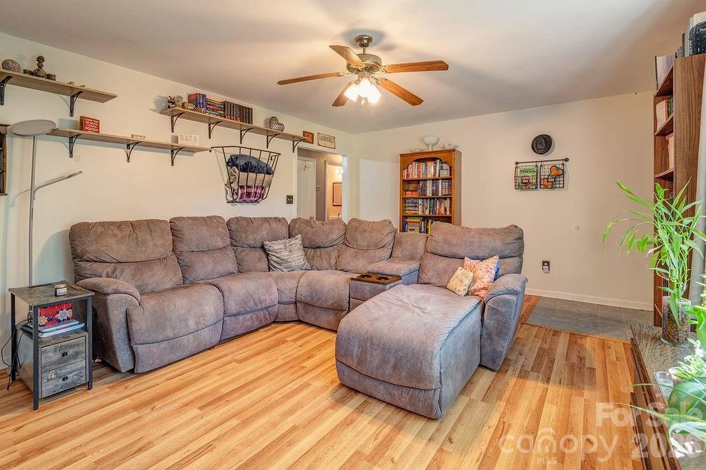 120 Eastwood Avenue - Photo 4