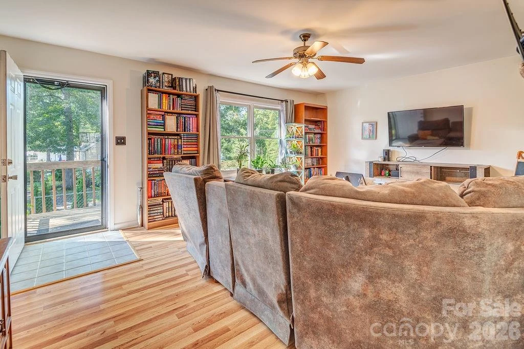 120 Eastwood Avenue - Photo 10