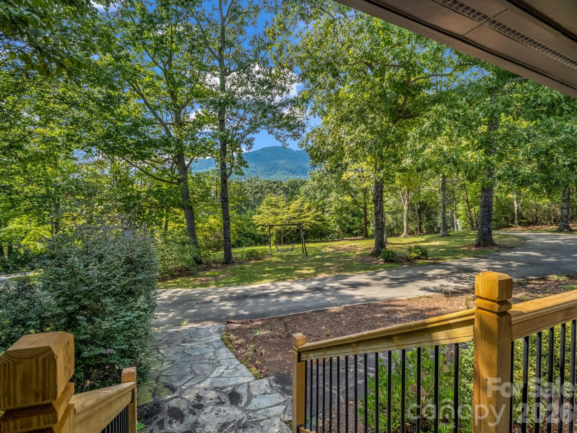 215 Hillcrest Drive - Photo 4