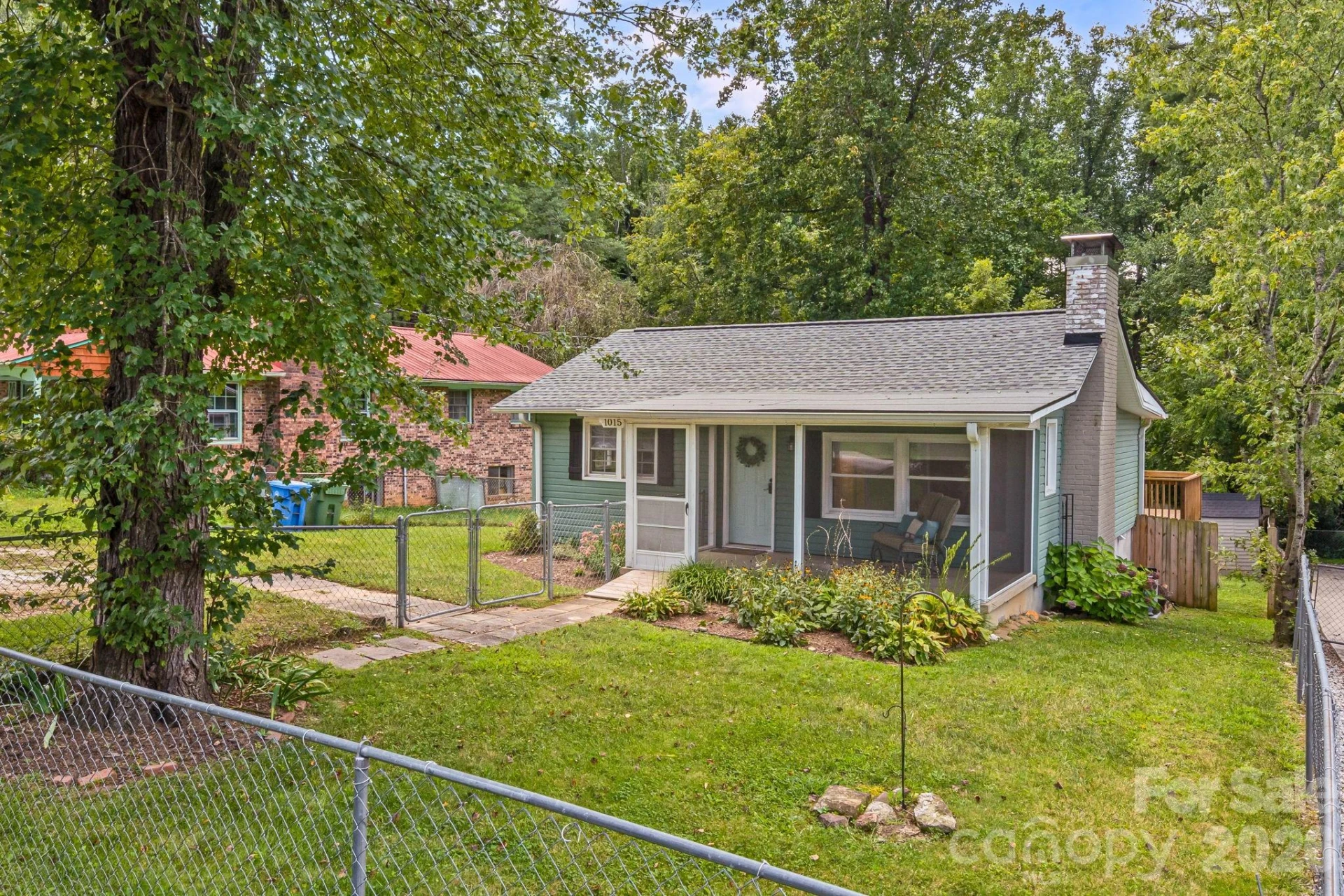 1015 Mountain View Street - Photo 2