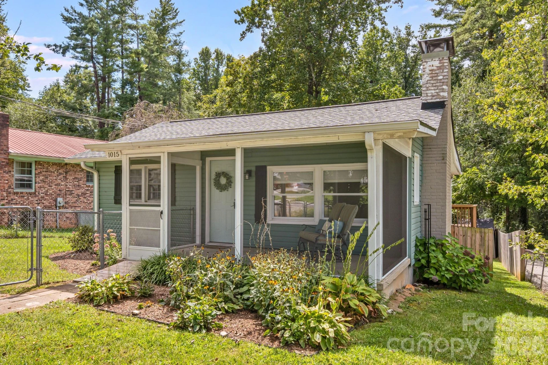 1015 Mountain View Street - Photo 3