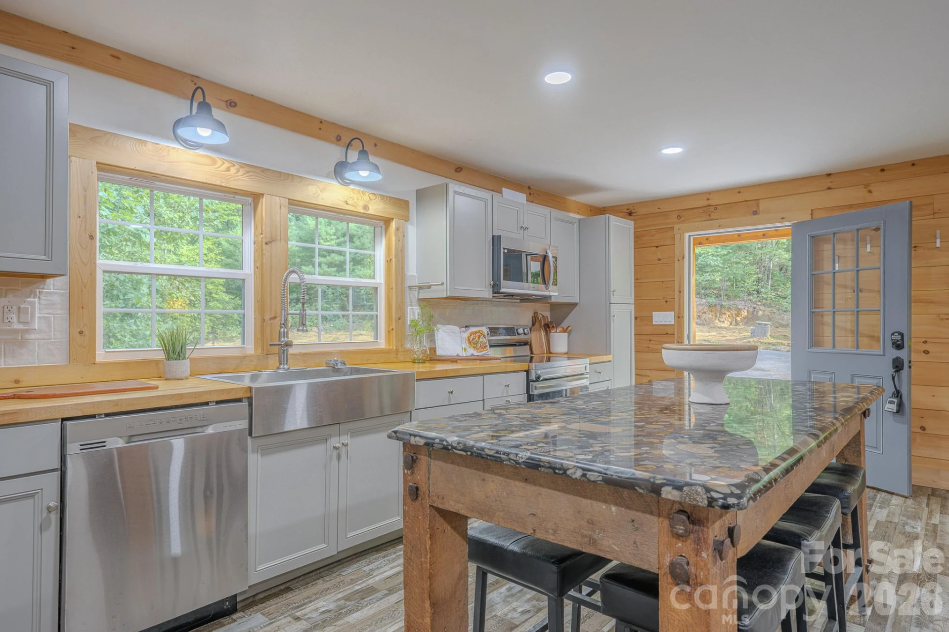 633 Kingdom Place - Photo 9