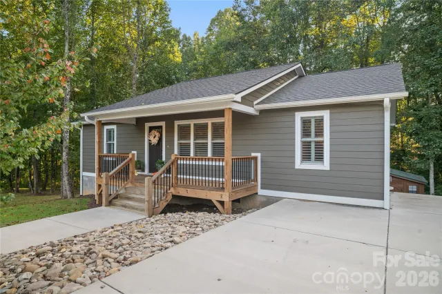 212 Walt Drive, Hendersonville, NC, 28792