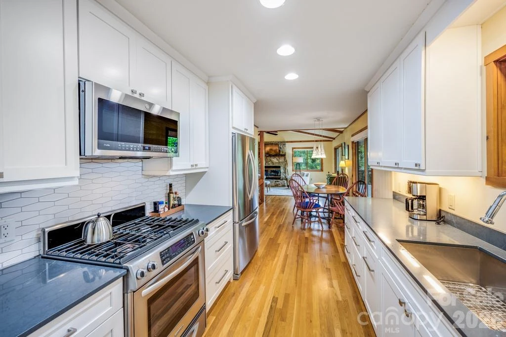 1073 Countryside Drive - Photo 12