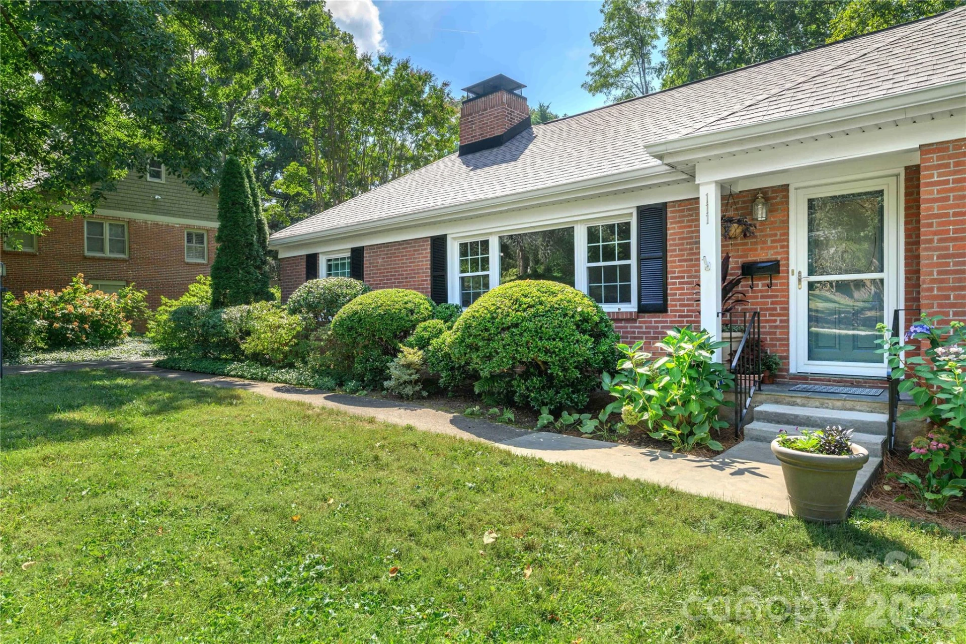 111 Gracelyn Road - Photo 2