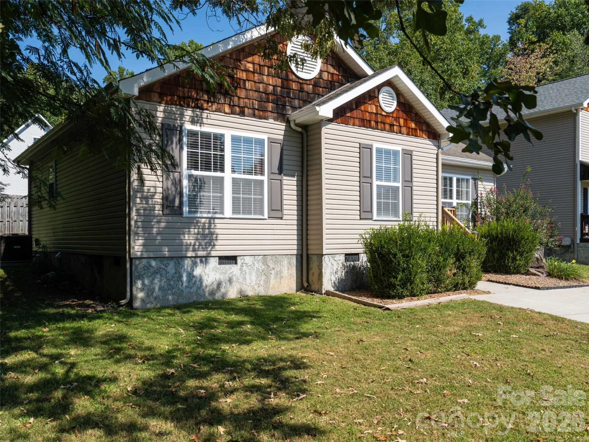 151 W Newberry Drive - Photo 3