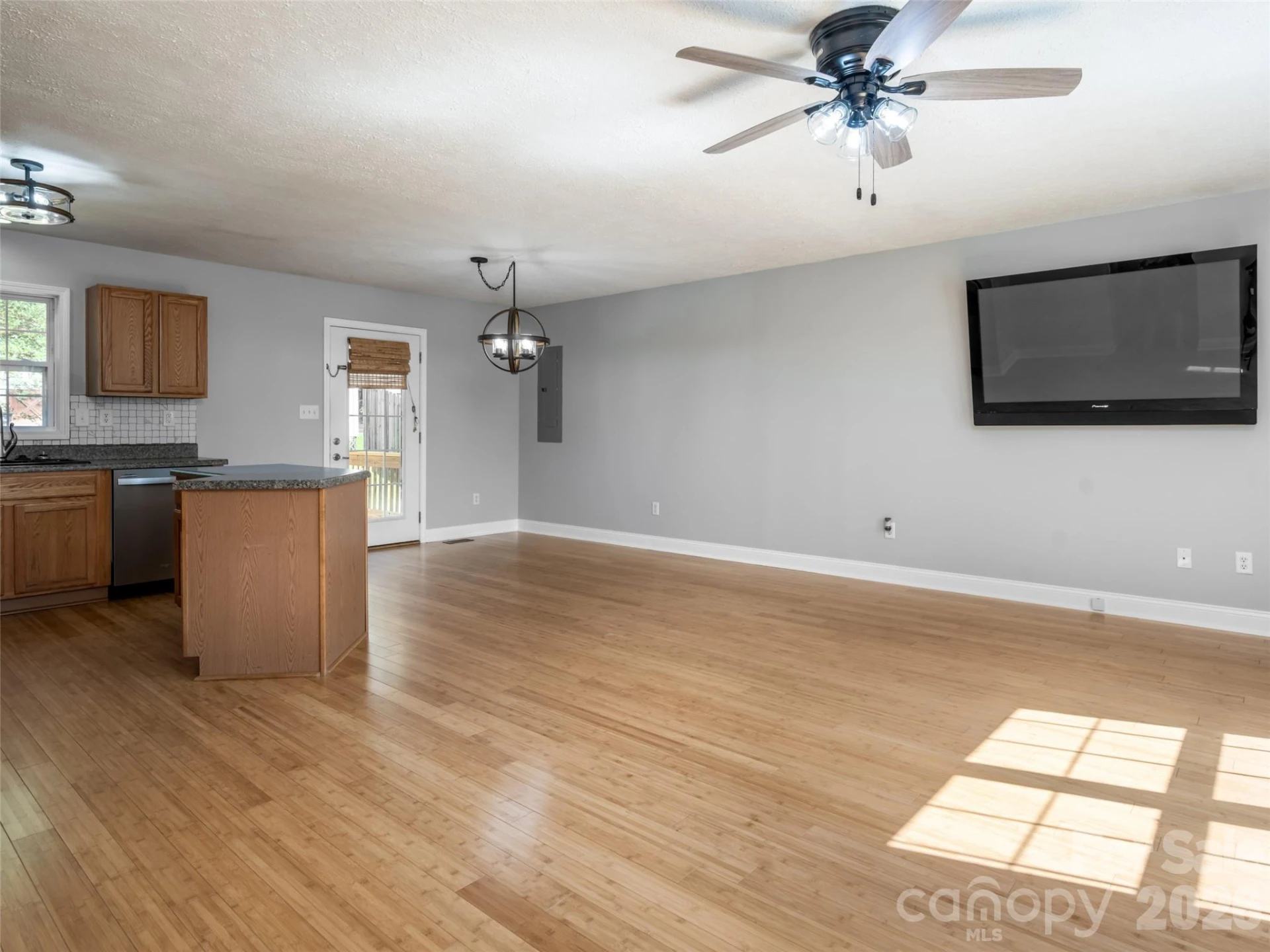 151 W Newberry Drive - Photo 6