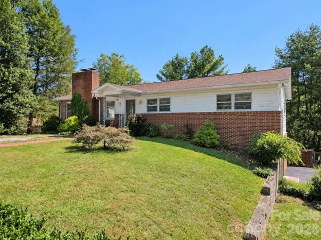 414 Heather Circle, Hendersonville, NC, 28739