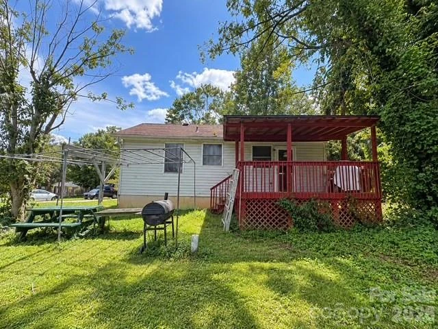 131 Wyatt Street - Photo 2