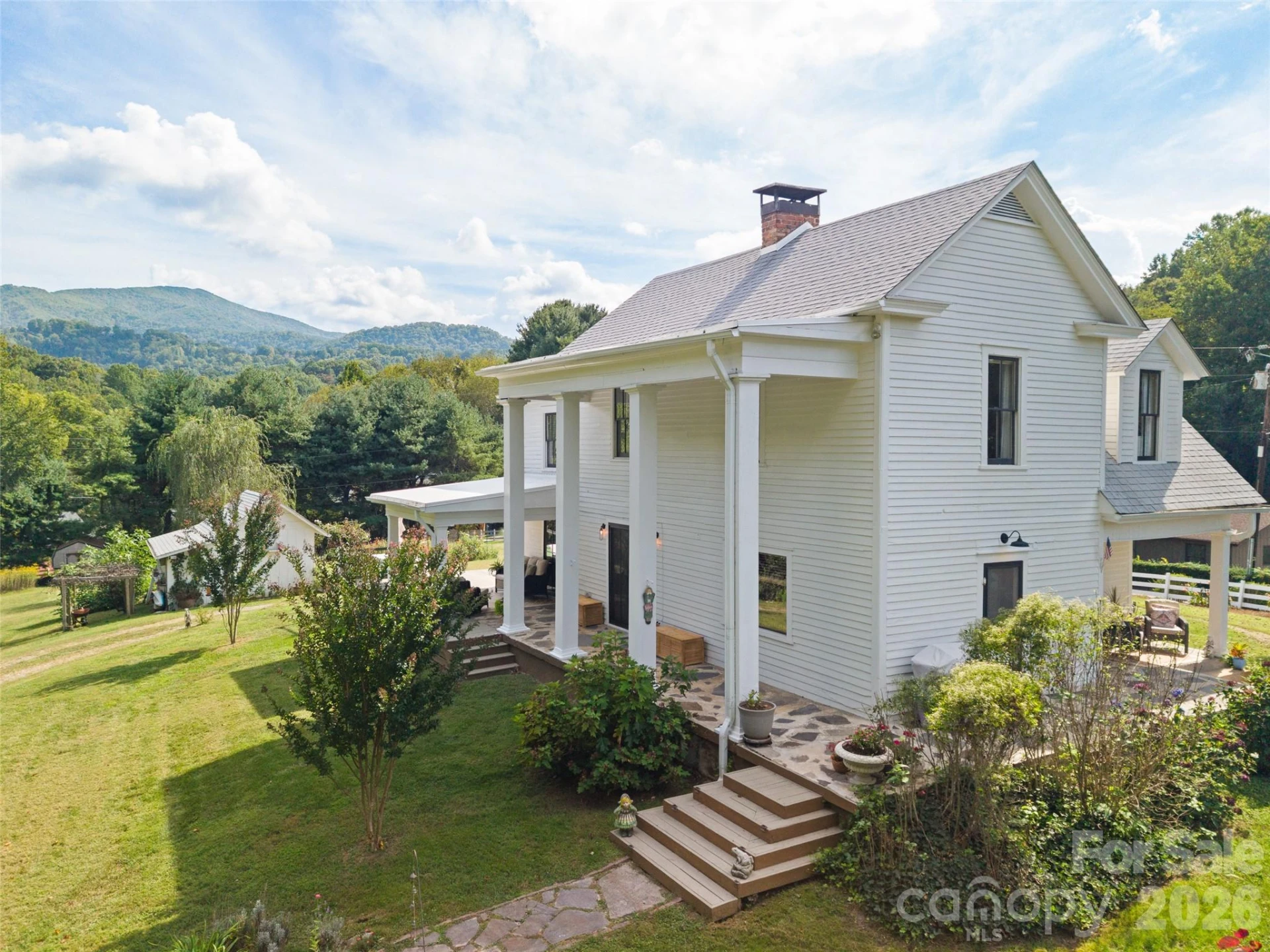 609 Auburn Road - Photo 2