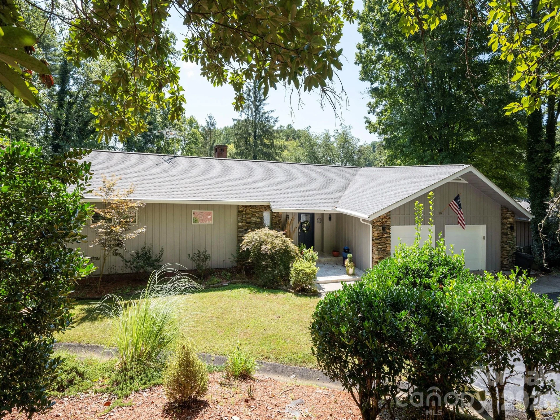 30 W Fairway Drive - Photo 2