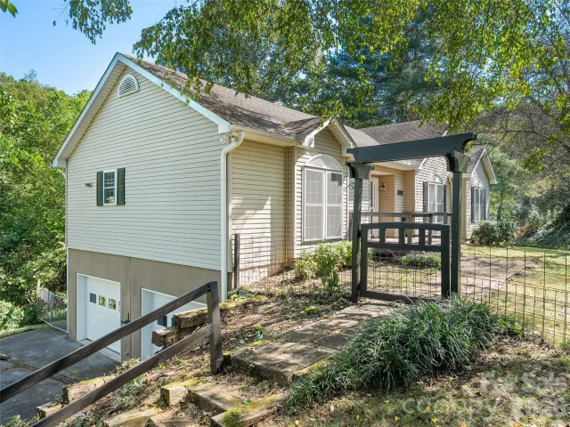 126 Ridgeline Road, Clyde, NC, 28721