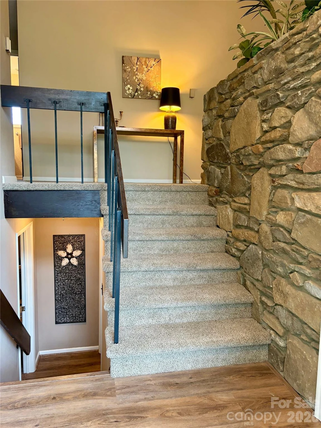 127 College Circle - Photo 3