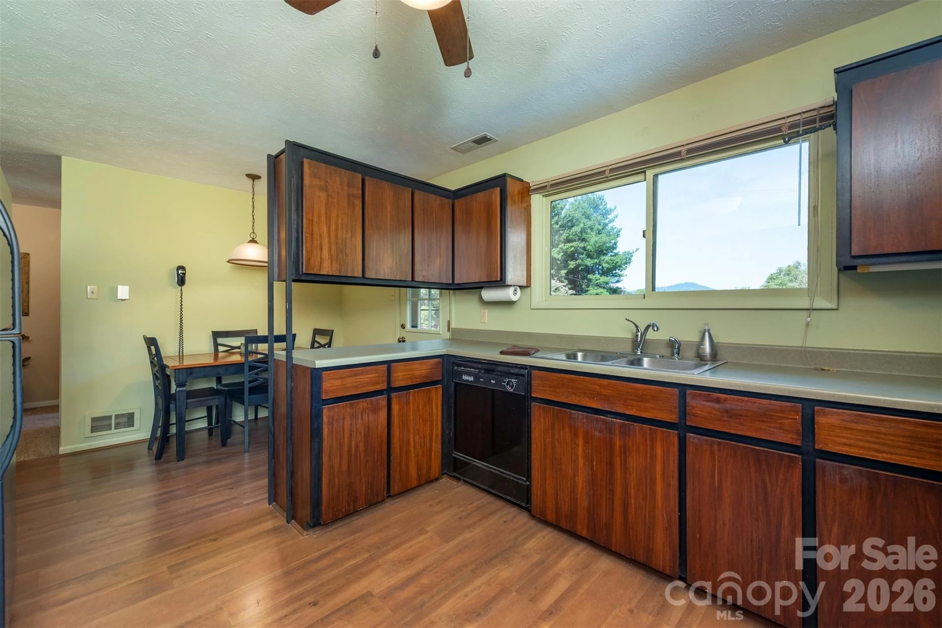 127 College Circle - Photo 11