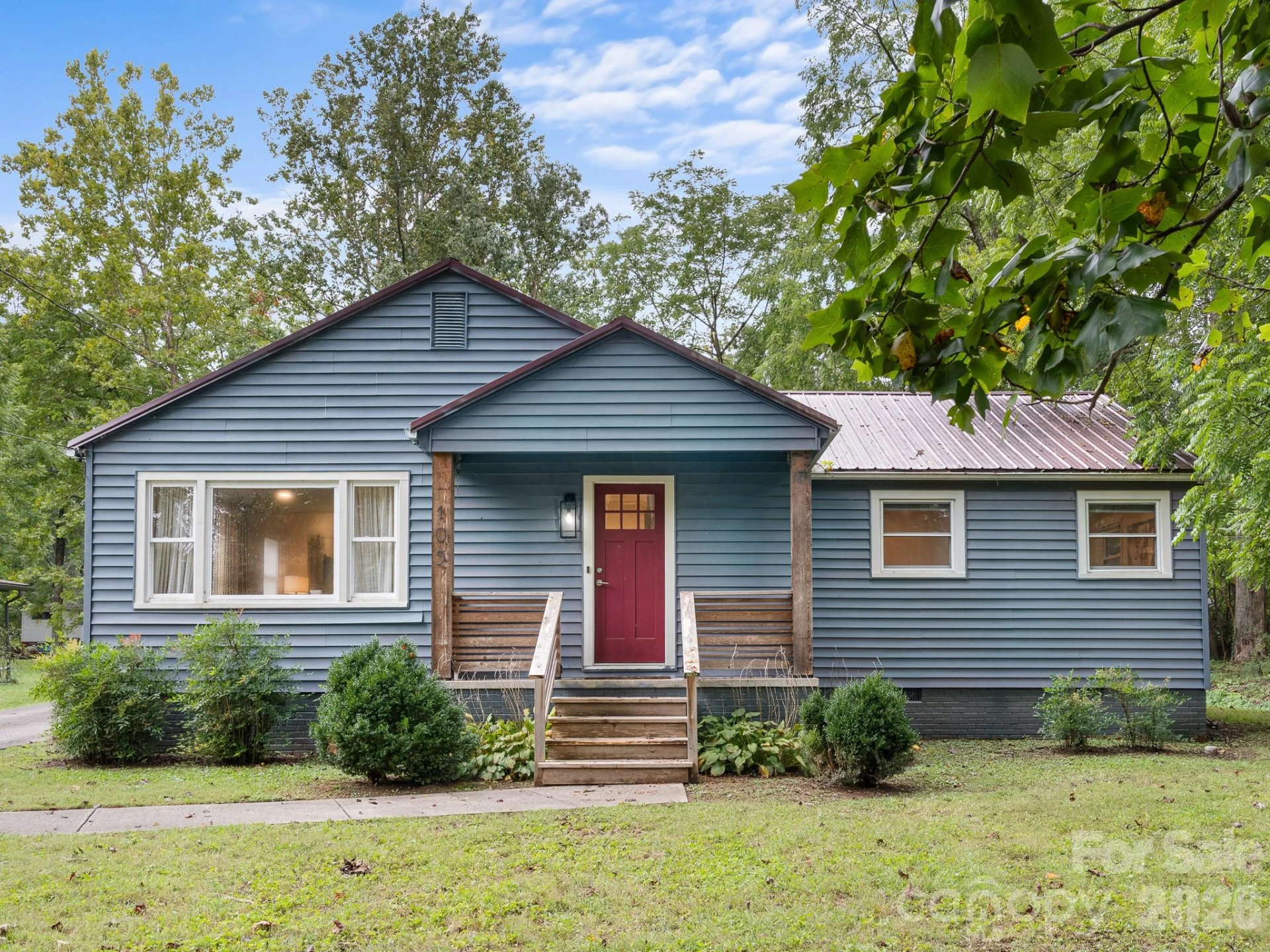 105 Robinson Avenue - Photo 2