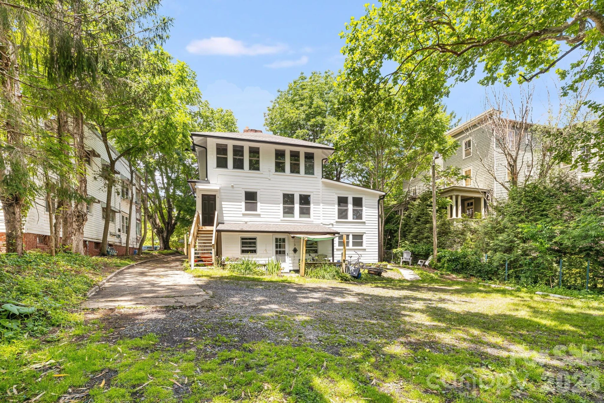295 E Chestnut Street - Photo 2