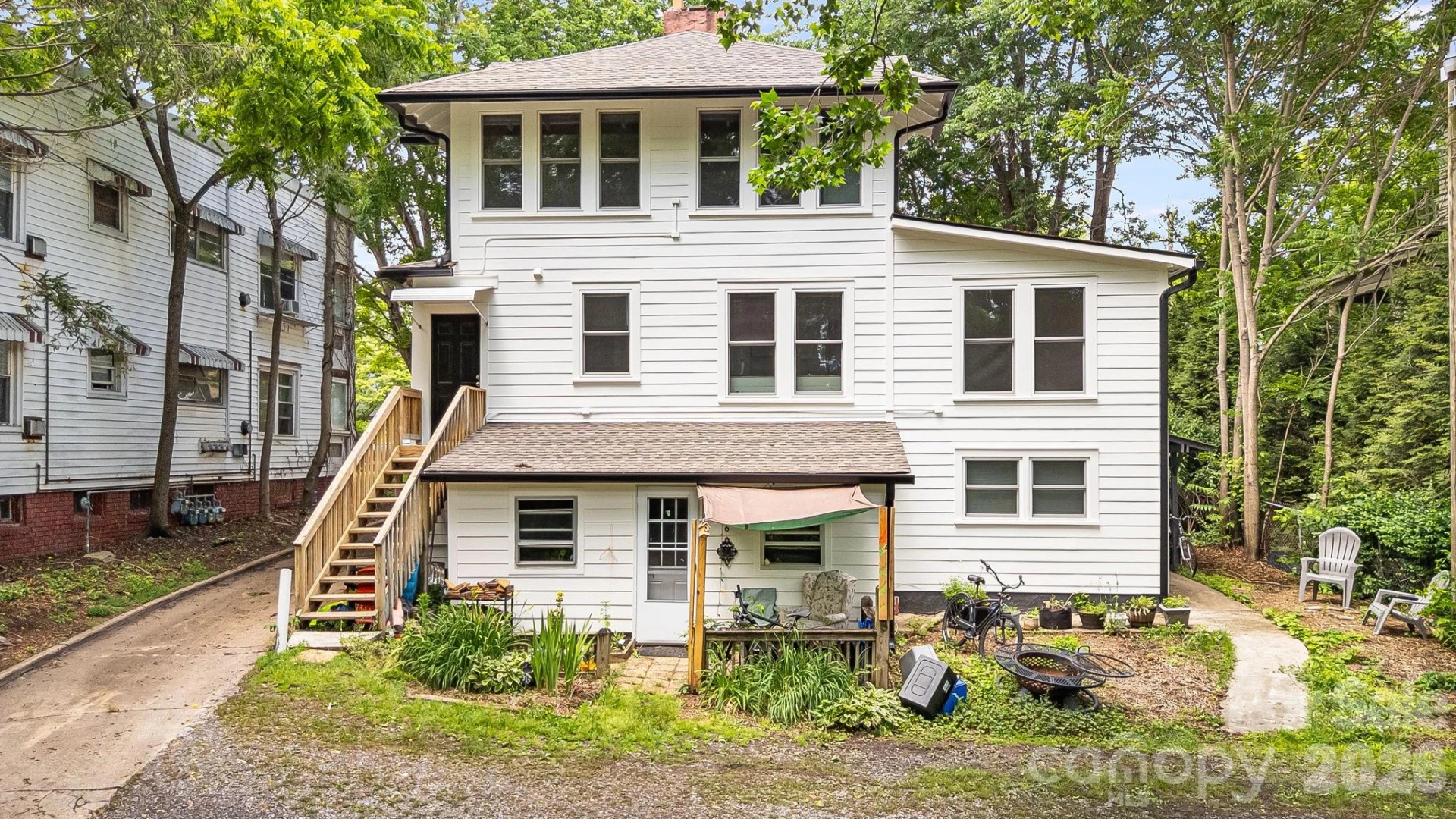 295 E Chestnut Street - Photo 3