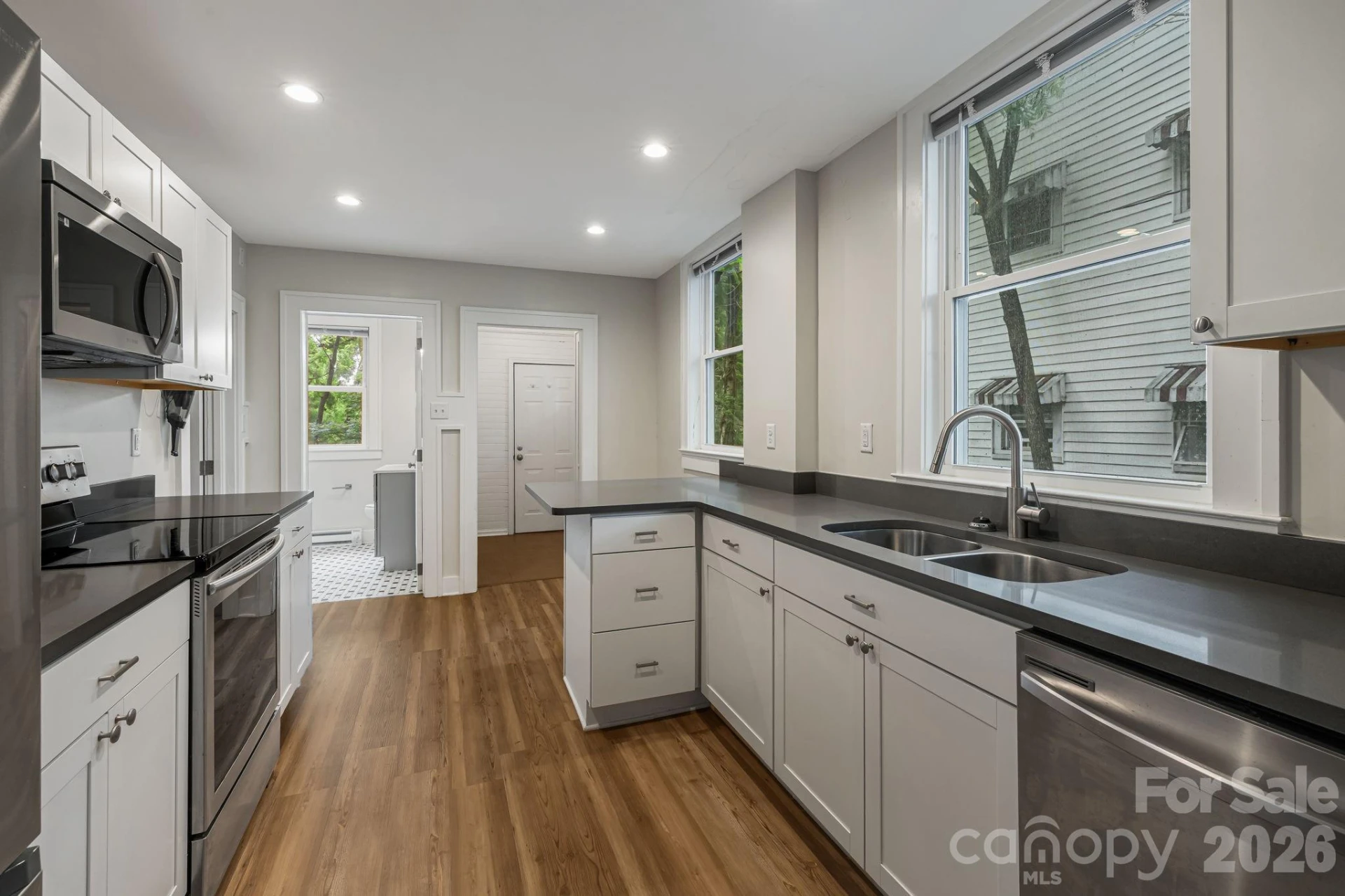295 E Chestnut Street - Photo 6