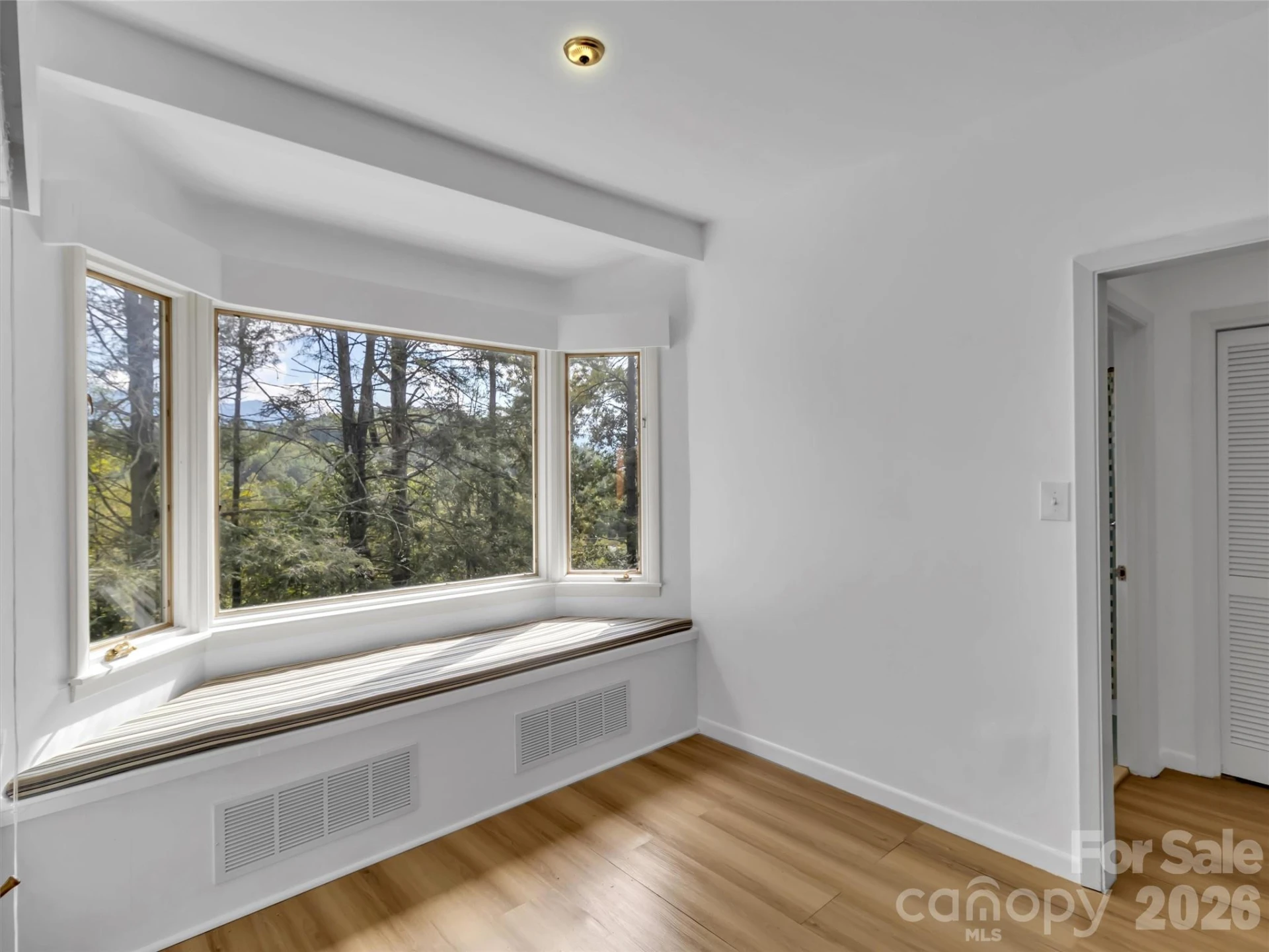 354 Woodside Circle - Photo 10