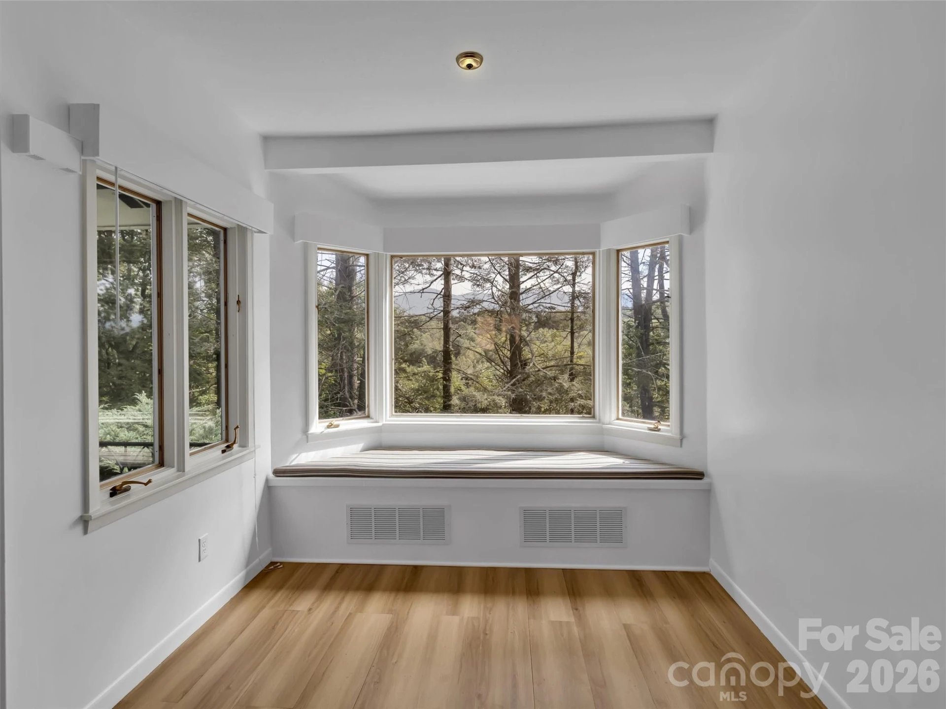 354 Woodside Circle - Photo 11
