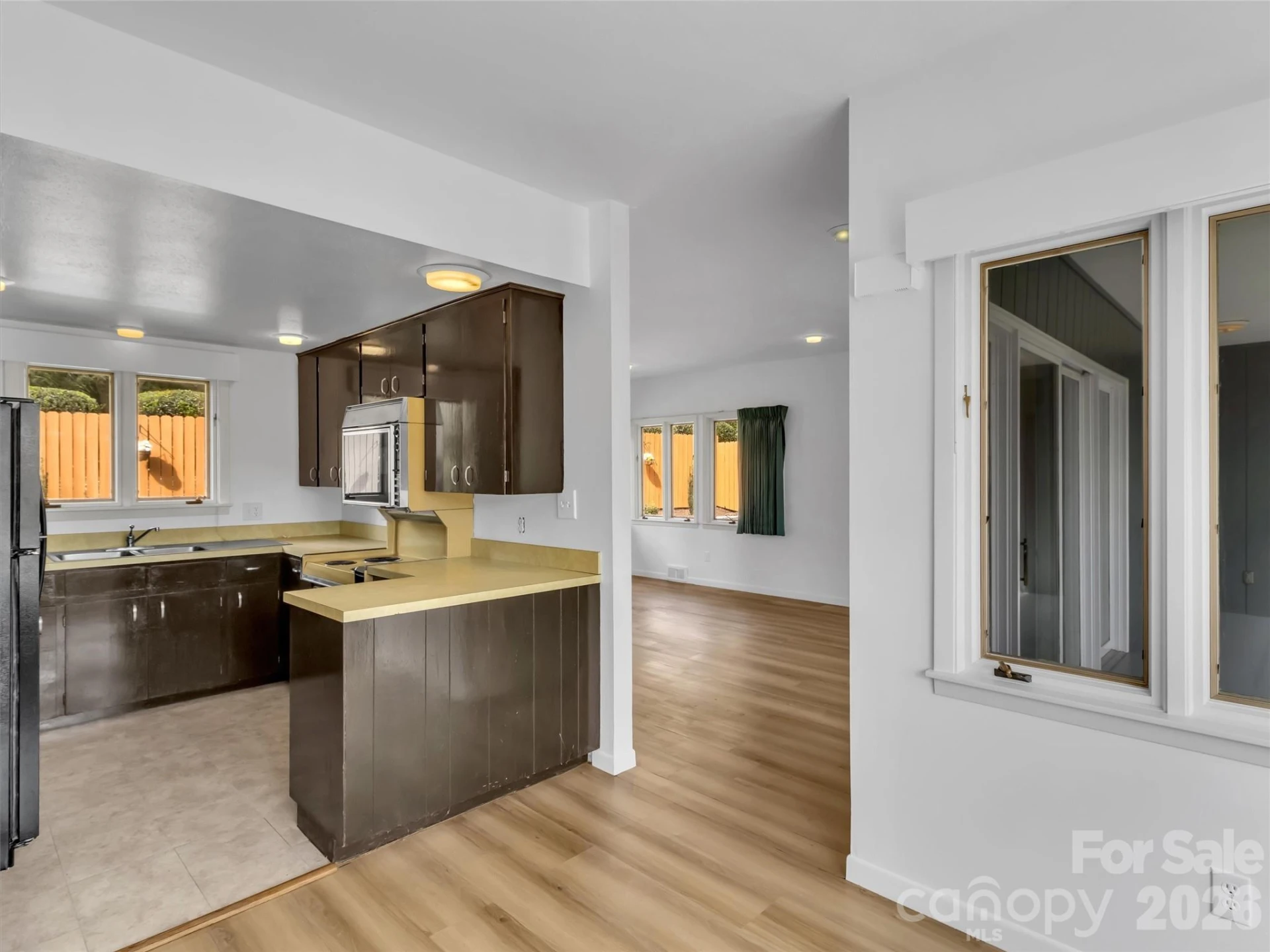 354 Woodside Circle - Photo 12