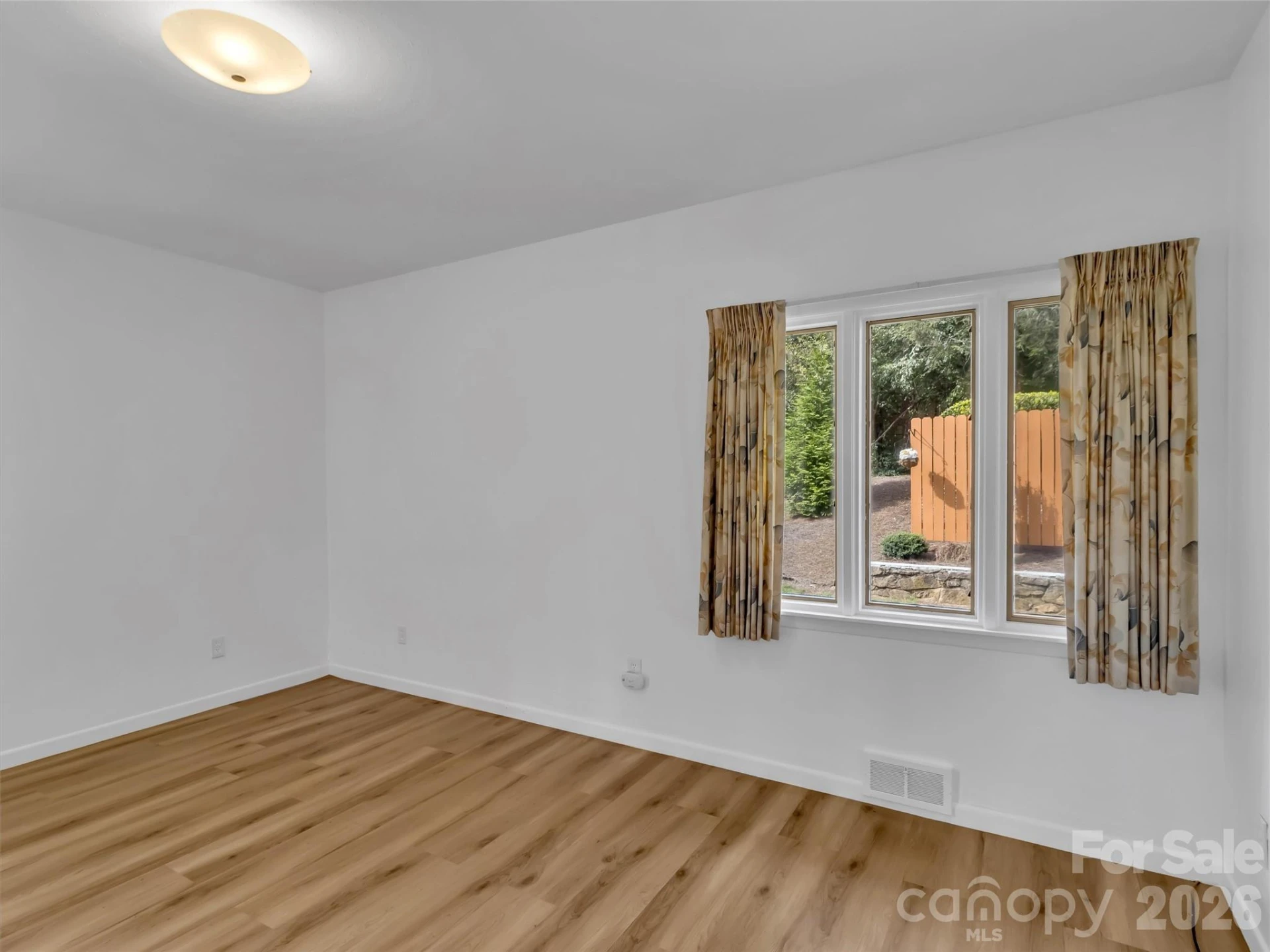 354 Woodside Circle - Photo 15