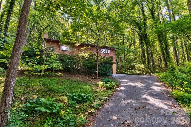 8 Shadywood Circle
