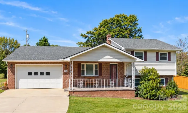 106 Mohican Trail, East Flat Rock, NC, 28726