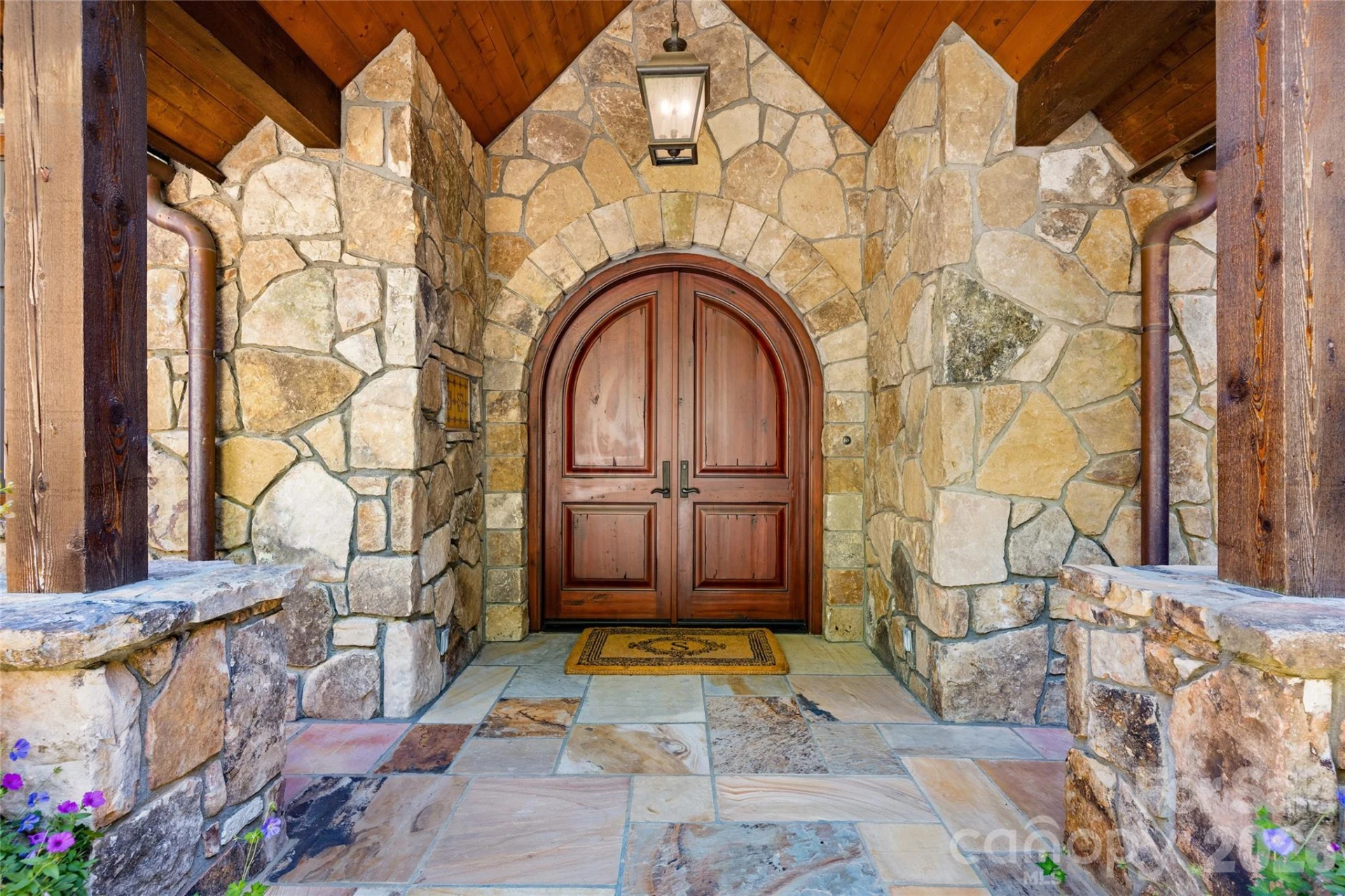 1914 Toxaway Drive - Photo 3