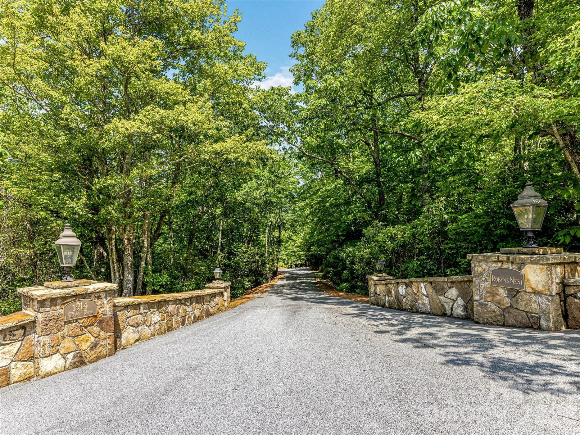 1914 Toxaway Drive - Photo 43