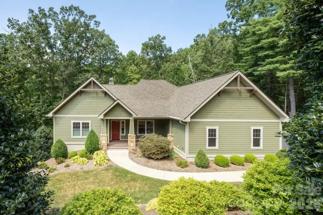 8 MANORWOOD Court, Flat Rock, NC, 28731