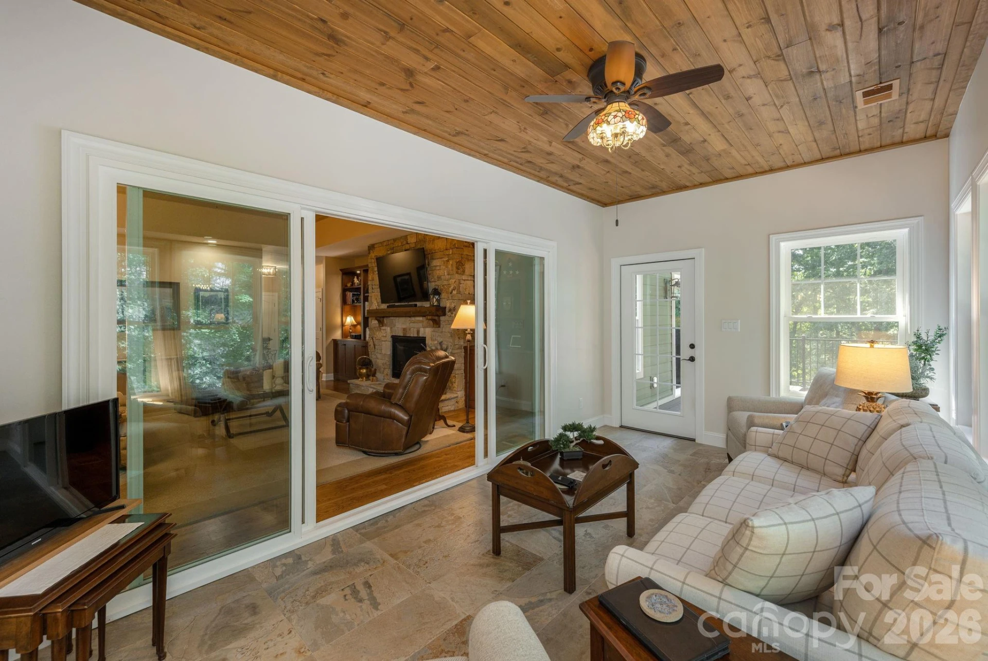 8 MANORWOOD Court - Photo 12