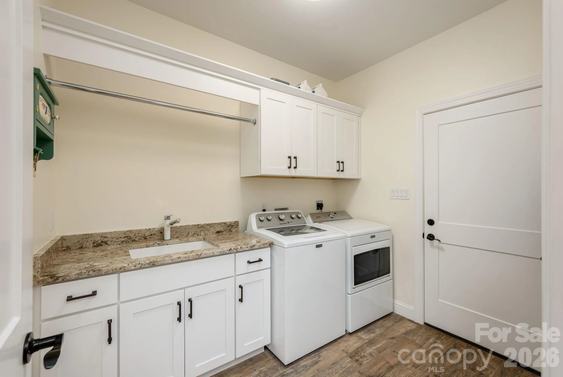8 MANORWOOD Court - Photo 32