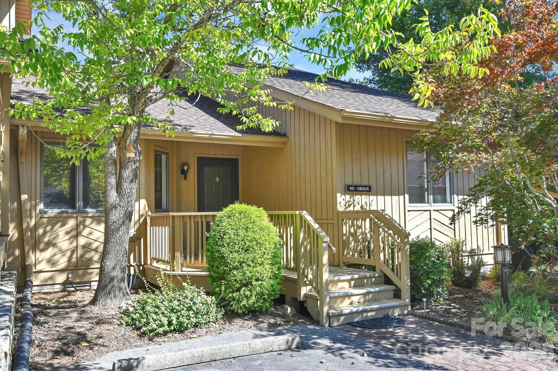 901 Red Oak Drive - Photo 2