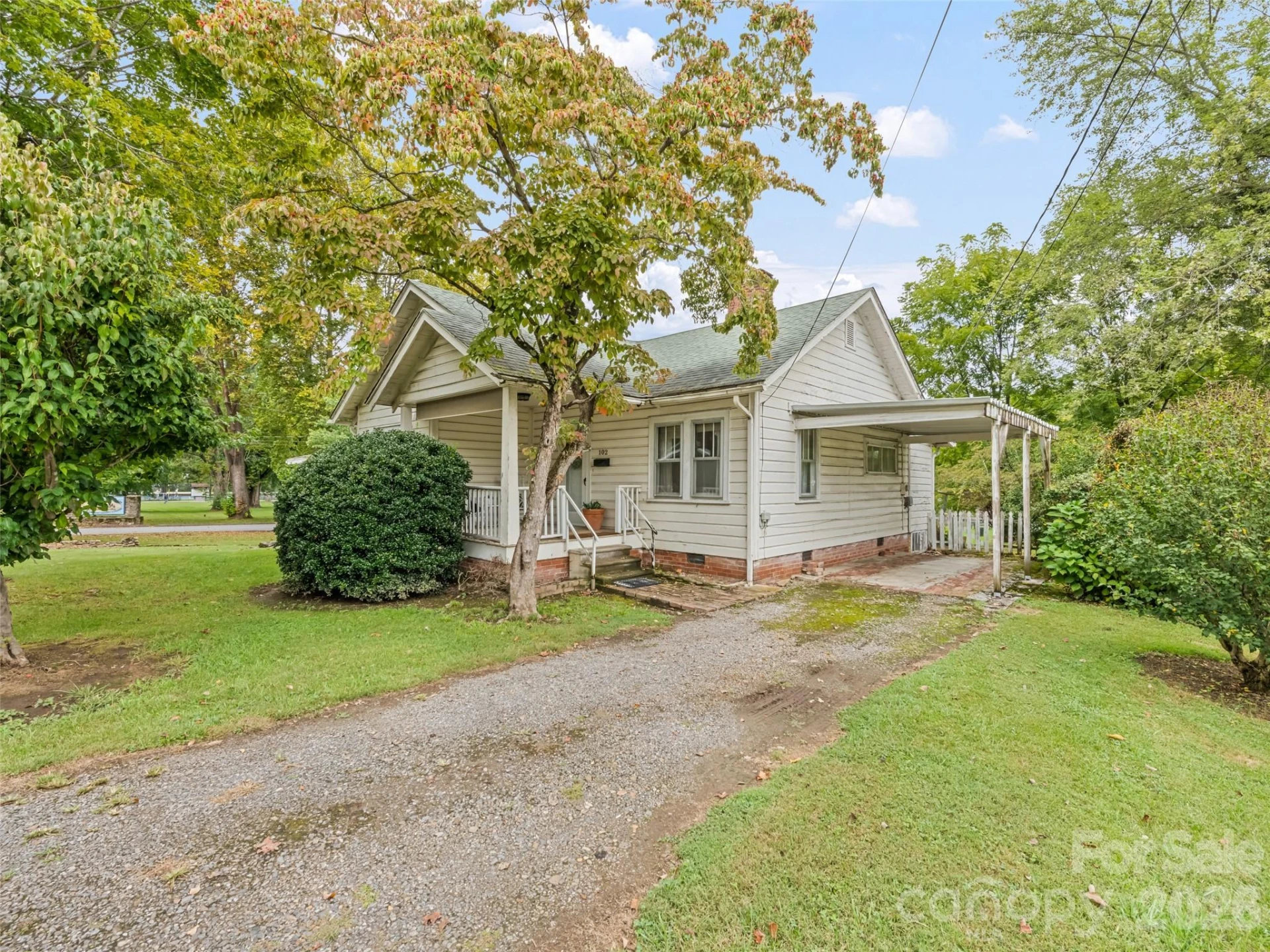 102 W Marshall Street - Photo 2