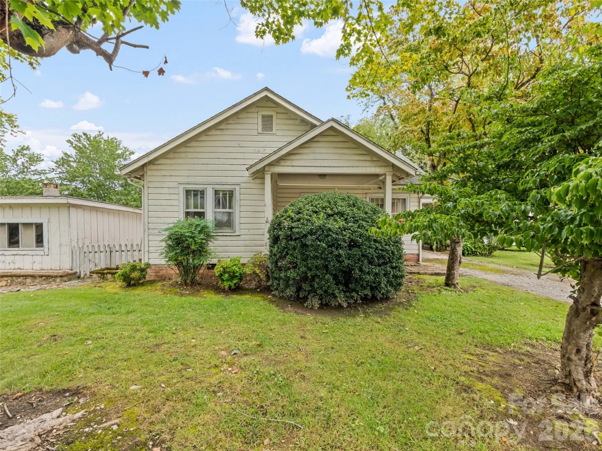 102 W Marshall Street - Photo 3