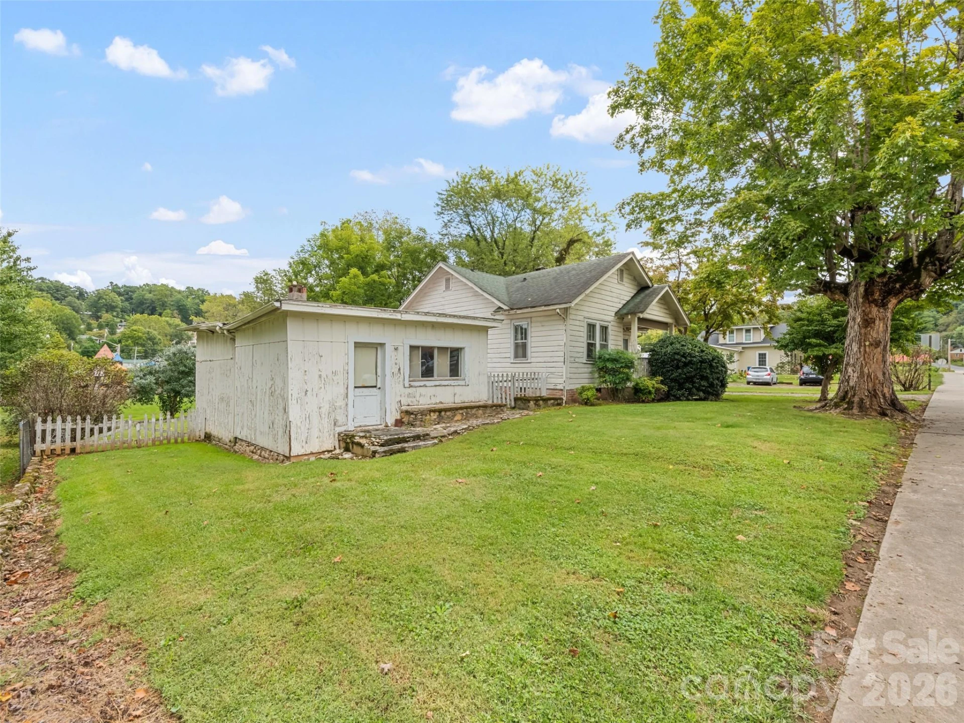 102 W Marshall Street - Photo 4