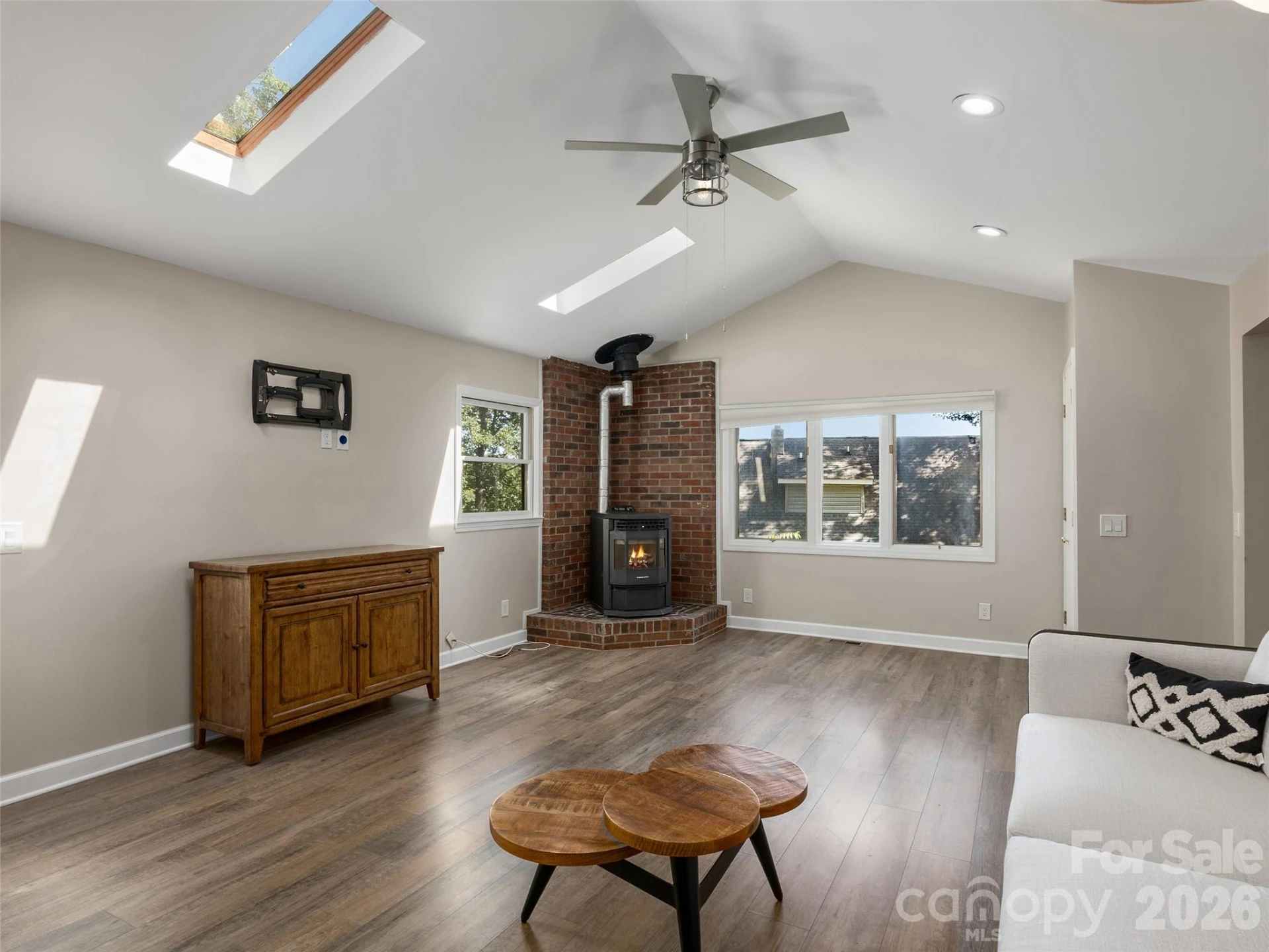 623 Owensby Road - Photo 4
