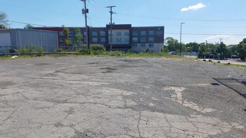 1325 Williamson RD NE